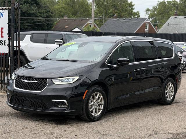 2025 Chrysler Pacifica Select for sale in Detroit, MI