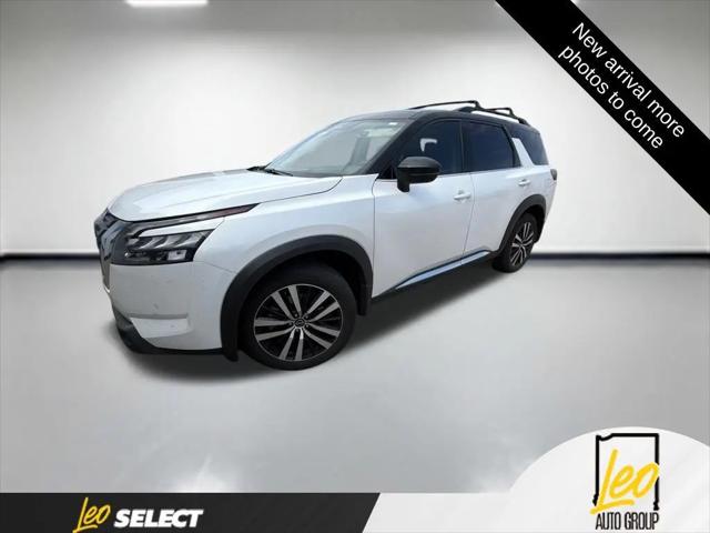 2025 Nissan Pathfinder Platinum 4WD for sale in Columbus, IN