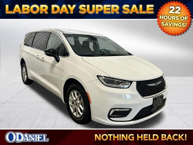 2024 Chrysler Pacifica Touring L for sale in Fort Wayne, IN