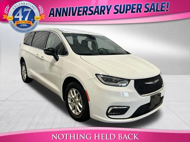 2024 Chrysler Pacifica Touring L for sale in Fort Wayne, IN