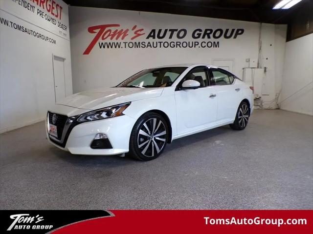 2019 Nissan Altima 2.5 Platinum for sale in Des Moines, IA