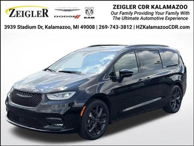2025 Chrysler Pacifica Limited for sale in Kalamazoo, MI