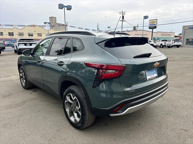 2025 Chevrolet Trax FWD LT