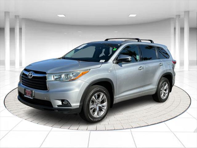 2016 Toyota Highlander LE Plus V6 for sale in Mission Hills, CA