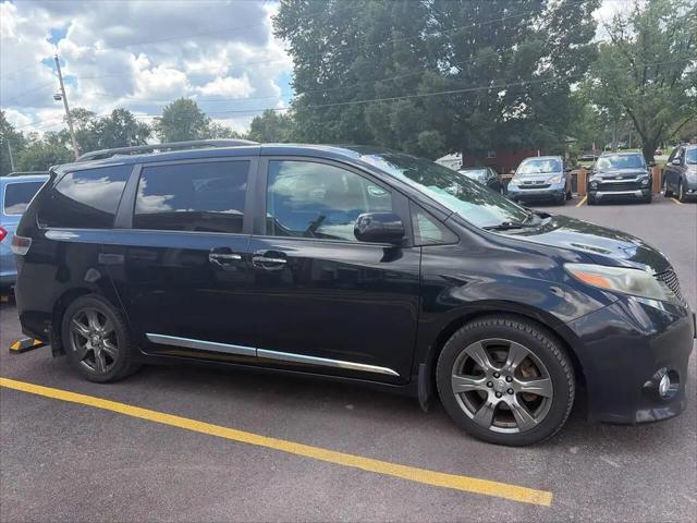 2017 Toyota Sienna SE Premium 8 Passenger for sale in Louisville, KY