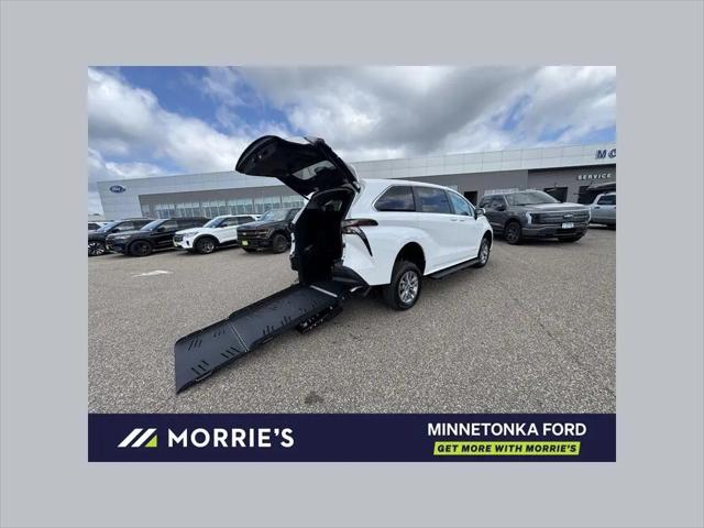 2026 Toyota Sienna LE for sale in Hopkins, MN