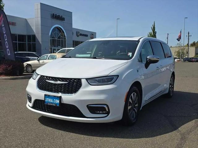 2023 Chrysler Pacifica Hybrid Limited for sale in Roseburg, OR