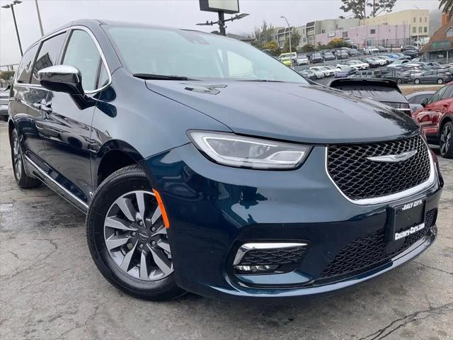 2023 Chrysler Pacifica Hybrid Limited for sale in Daly City, CA