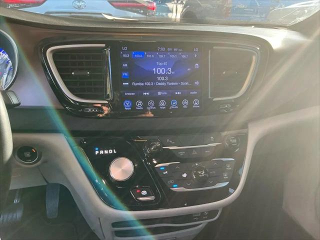 2017 Chrysler Pacifica Touring-L