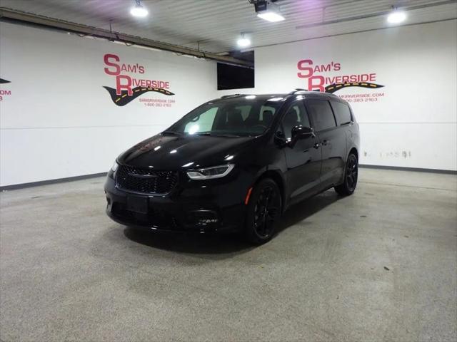 2024 Chrysler Pacifica Touring L AWD for sale in Des Moines, IA
