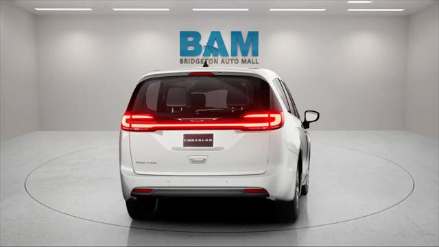 2027 Chrysler Pacifica Select