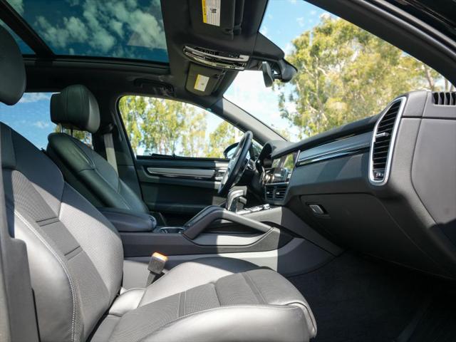 2023 Porsche Cayenne Platinum Edition