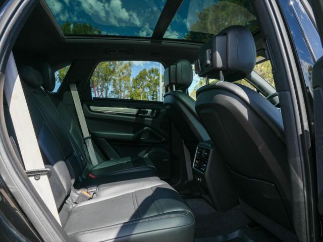 2023 Porsche Cayenne Platinum Edition