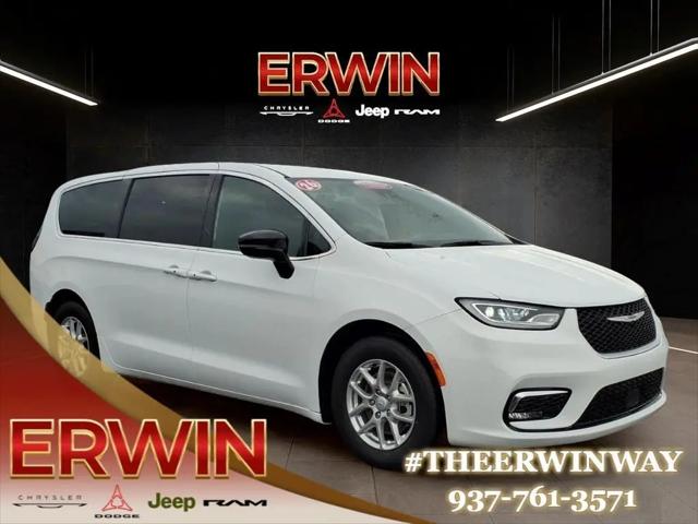 2026 Chrysler Pacifica Select for sale in Troy, OH