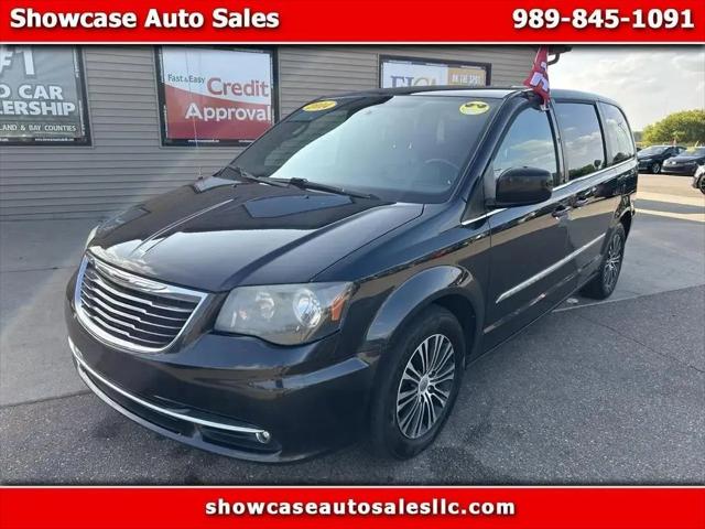 2014 Chrysler Town & Country S for sale in Chesaning, MI