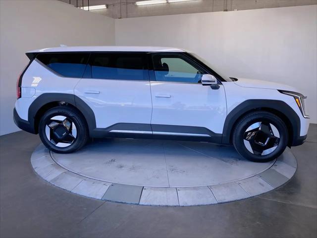 2026 Kia EV9 Light Short Range