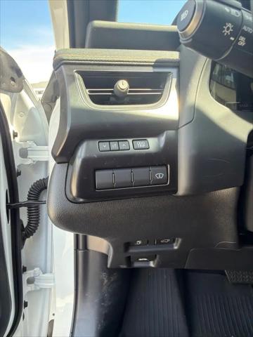 2025 Lexus 300 Premium