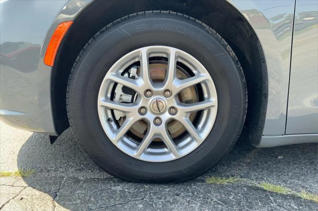 2025 Chrysler Pacifica Select