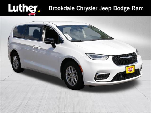 2024 Chrysler Pacifica Touring L for sale in Brooklyn Park, MN