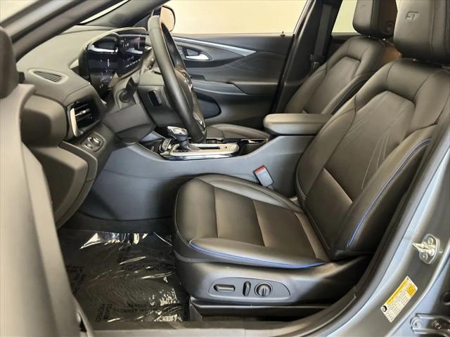 2025 Buick NV Sport Touring FWD