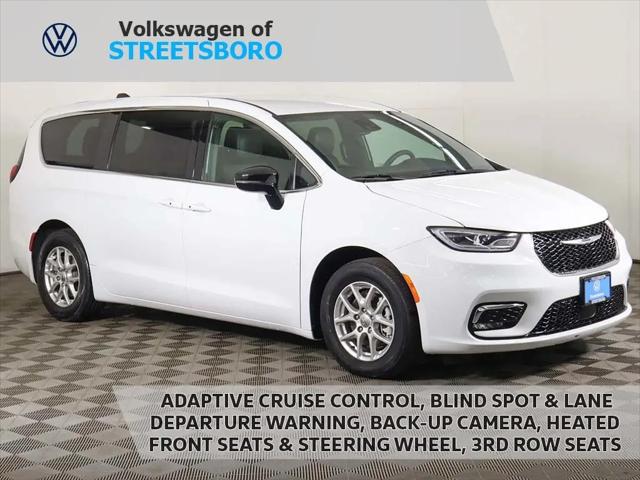 2025 Chrysler Pacifica Select for sale in Streetsboro, OH