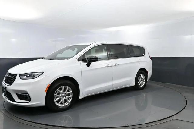 2025 Chrysler Pacifica Select for sale in Santa Clarita, CA