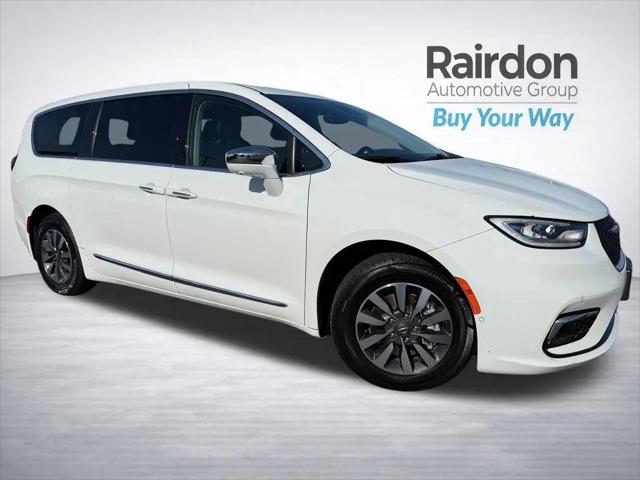 2022 Chrysler Pacifica Hybrid Limited for sale in Burlington, WA
