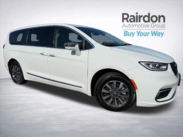 2022 Chrysler Pacifica Hybrid Limited for sale in Burlington, WA