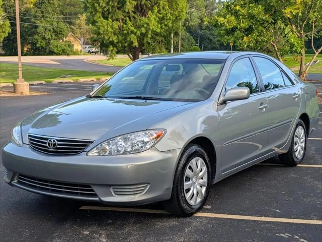 2005 Toyota Camry LE for sale in Warrenville, IL
