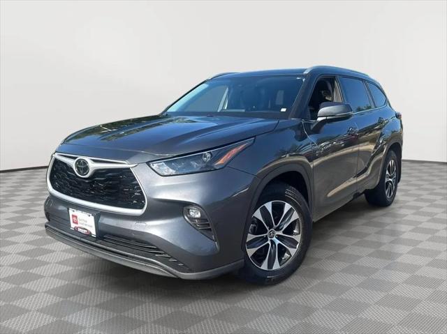 2022 Toyota Highlander XLE for sale in Madison, WI