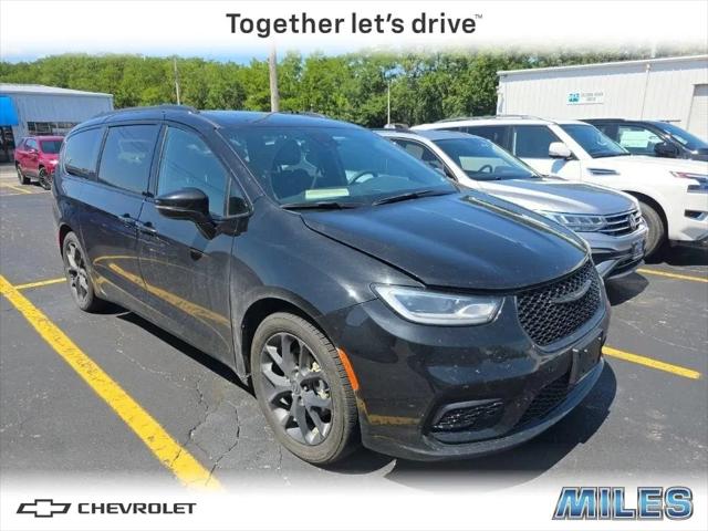 2025 Chrysler Pacifica Limited for sale in Decatur, IL