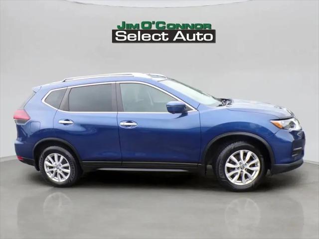 2018 Nissan Rogue SV for sale in Oconomowoc, WI