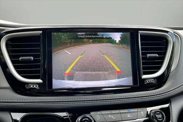2027 Chrysler Pacifica Select