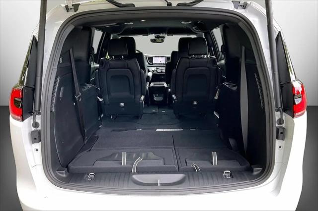 2027 Chrysler Pacifica Select