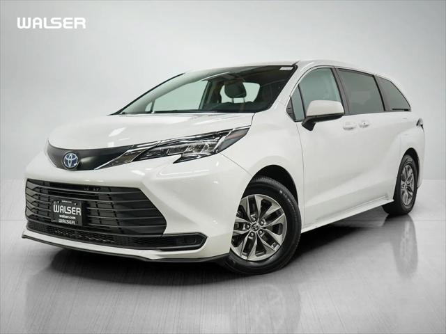 2021 Toyota Sienna LE for sale in Burnsville, MN