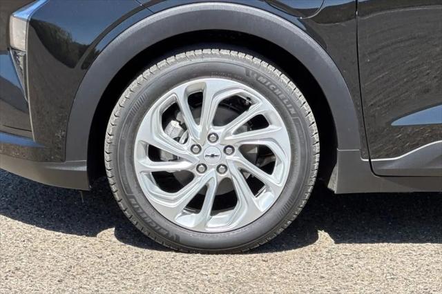 2027 Chevrolet Bolt LT FWD