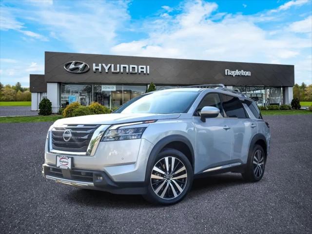 2023 Nissan Pathfinder Platinum 4WD for sale in Glenview, IL