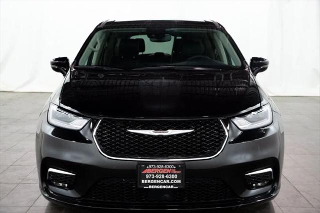 2024 Chrysler Pacifica Hybrid Select
