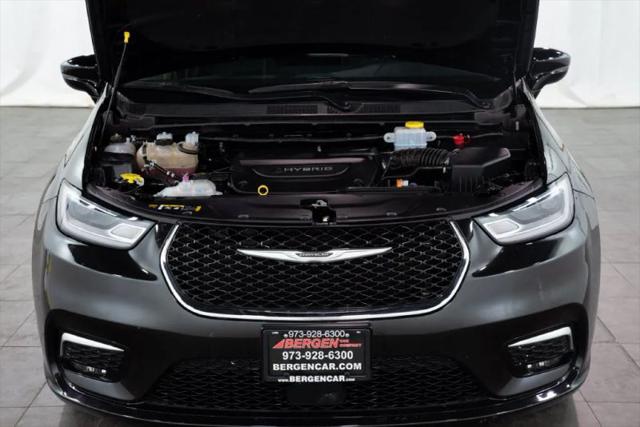 2024 Chrysler Pacifica Hybrid Select