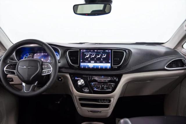 2024 Chrysler Pacifica Hybrid Select