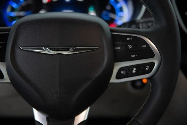 2024 Chrysler Pacifica Hybrid Select