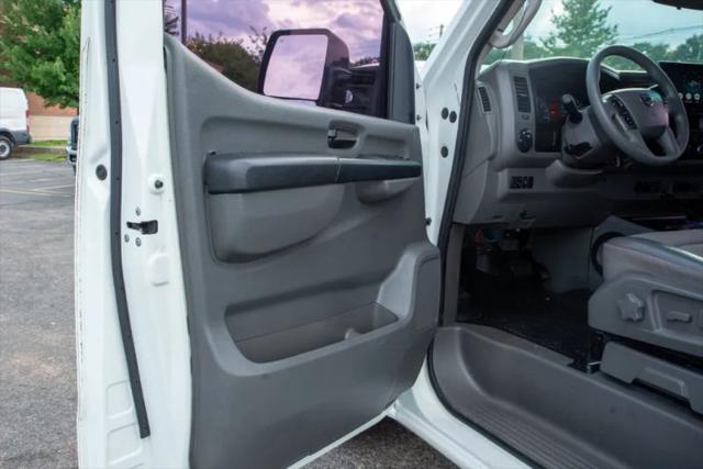 2013 Nissan 3500 SV V8