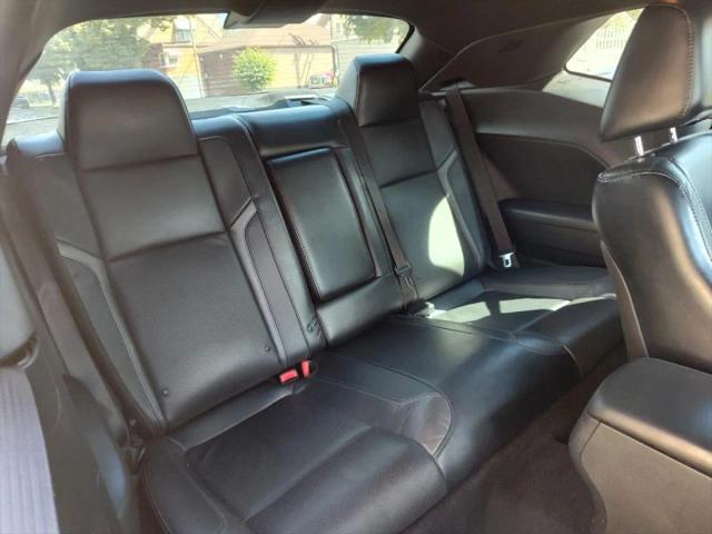 2015 Dodge Challenger SXT Plus