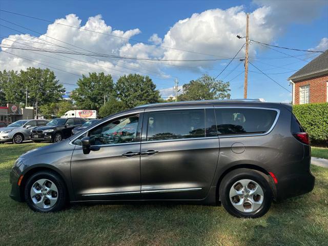 2017 Chrysler Pacifica Touring-L Plus