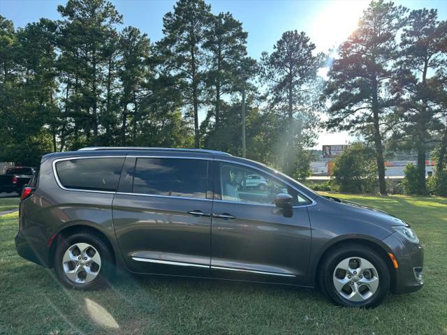 2017 Chrysler Pacifica Touring-L Plus