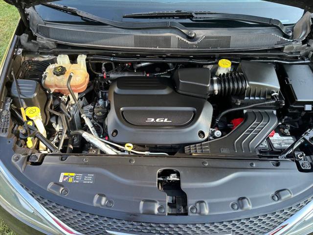 2017 Chrysler Pacifica Touring-L Plus