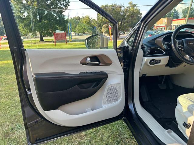 2017 Chrysler Pacifica Touring-L Plus