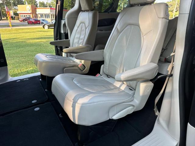 2017 Chrysler Pacifica Touring-L Plus