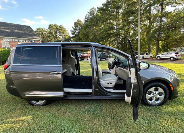 2017 Chrysler Pacifica Touring-L Plus