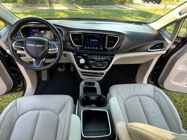 2017 Chrysler Pacifica Touring-L Plus